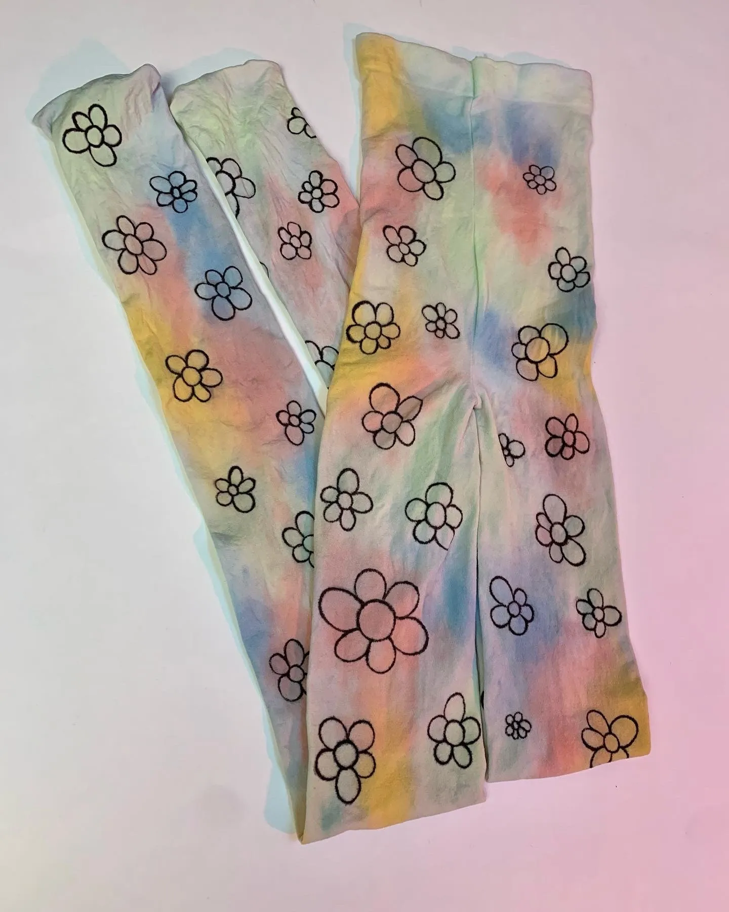 Daisy rainbow dyed tights