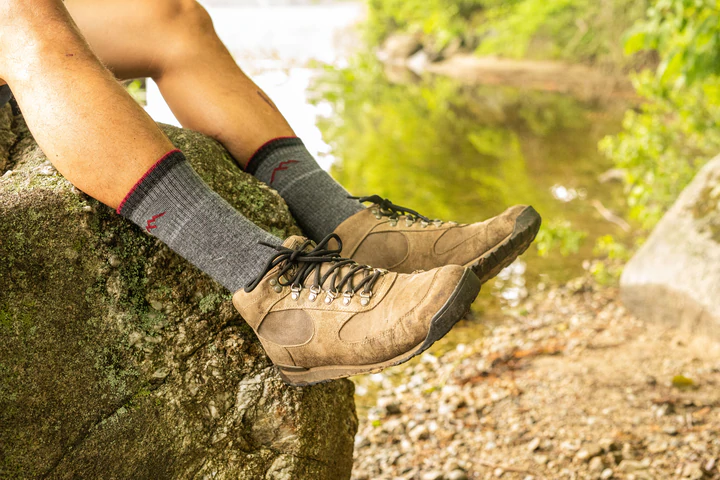 Darn Tough Mens Hiker Boot (1403) Height Midweight Hiking Socks- Charcoal