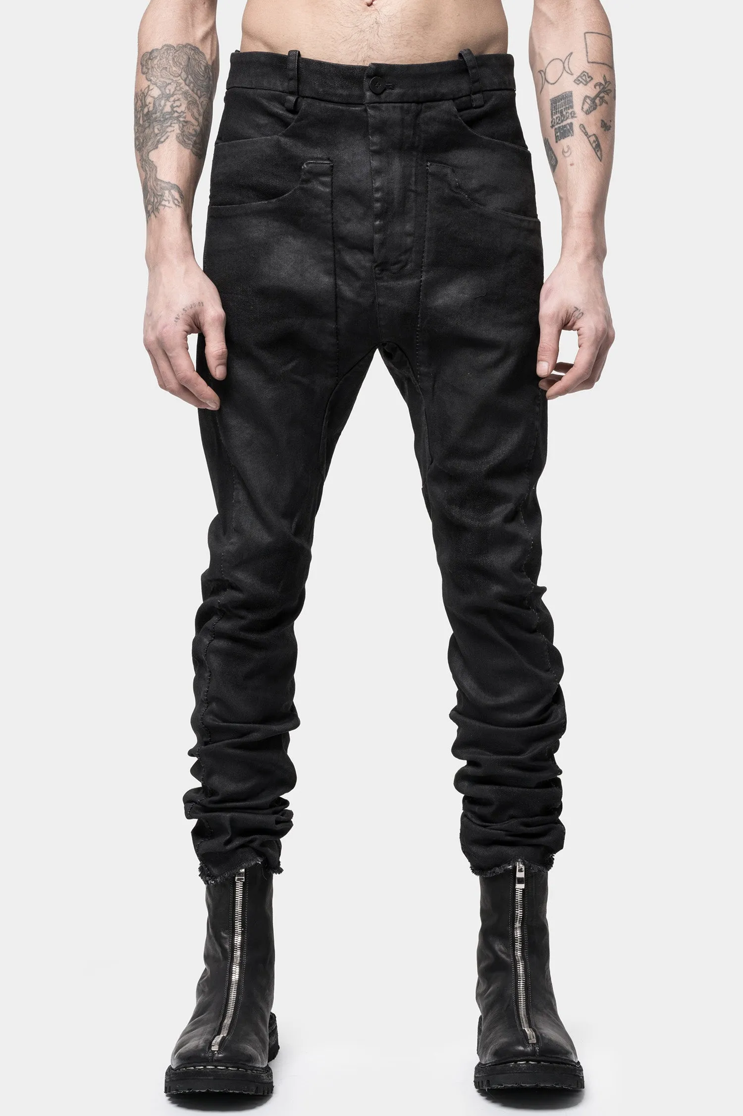 Layered pocket resinated jeans