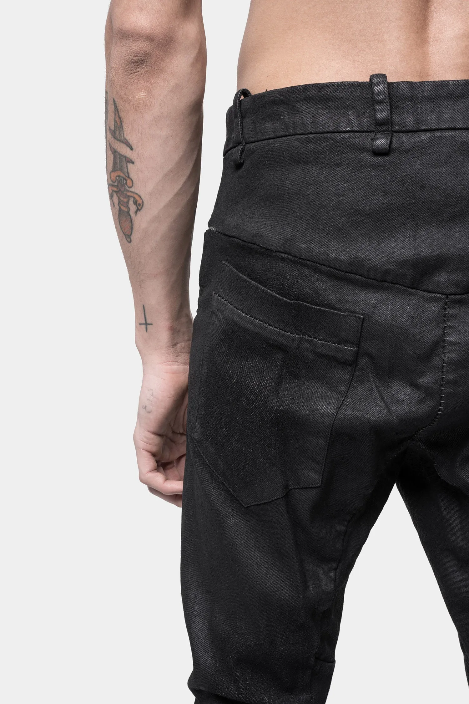 Layered pocket resinated jeans